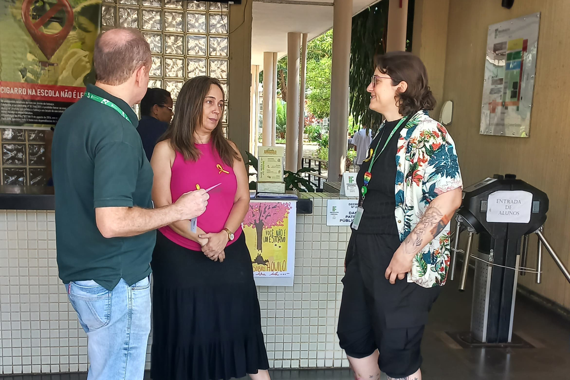  Psicólogas da Coordenação de Apoio Pedagógico ao Discente (CAPD), Júlia Rossi e Cintia Campos, realizaram ação de divulgação e sensibilização da Campanha Setembro Amarelo na manhã desta terça-feira, 13, no Câmpus Goiânia.